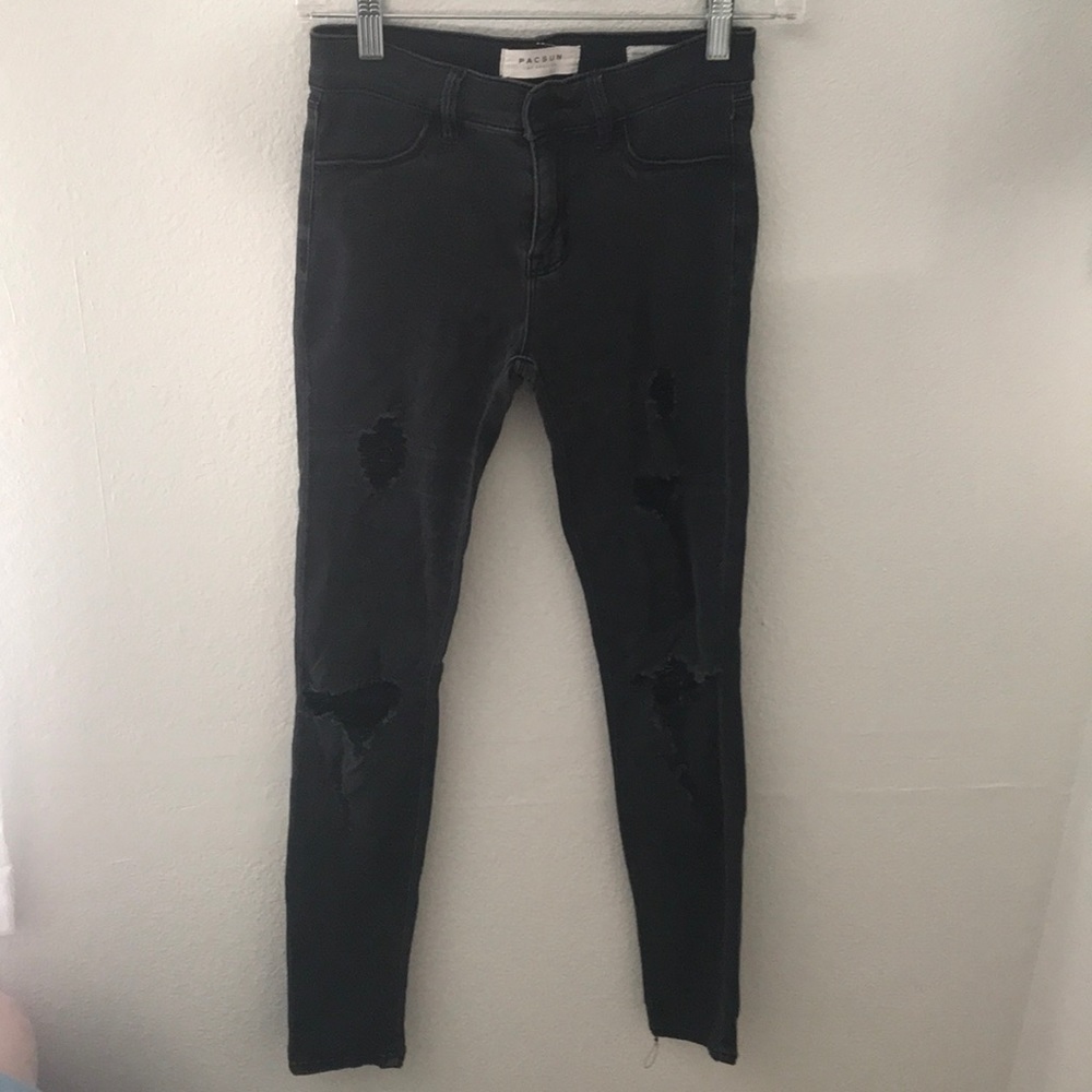 cute black ripped fitting jeans !